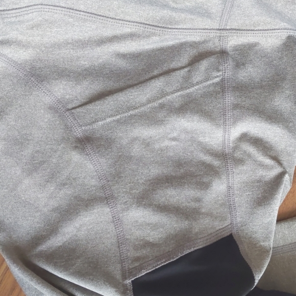 BCBG Maxazria / heather grey / Leggings w/ Mesh panels - Picture 7 of 8